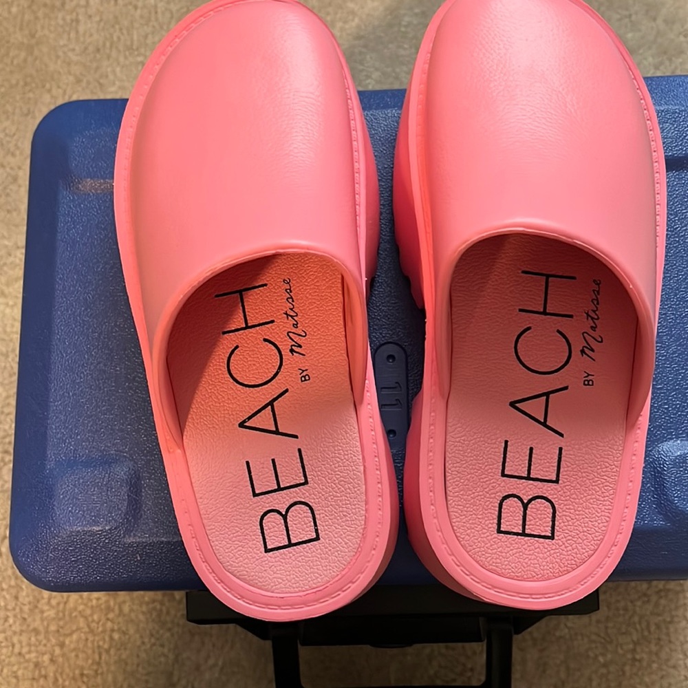 Beach by Matisse chunky clogs   Pink. Size 7